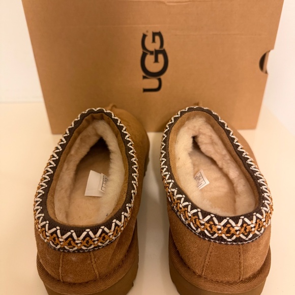 NWT UGG size 7 slippers - Picture 6 of 8